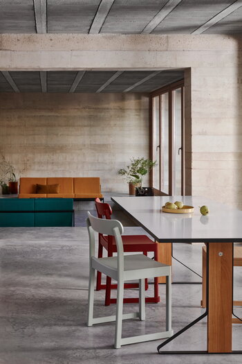 Artek Atelier tuoli, tummanpunainen, sisustuskuva