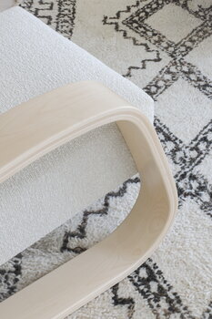 Artek Aalto armchair 400 "Tank", birch - cream/pearl Nubia 02, decoration image