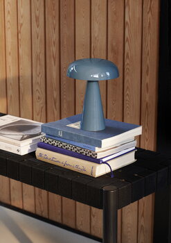 &Tradition Como SC53 ladattava pöytävalaisin, stone blue, sisustuskuva