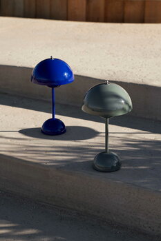 &Tradition Flowerpot VP9 portable table lamp, cobalt blue, decoration image