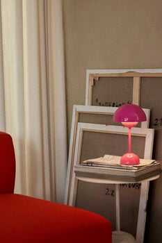 &Tradition Flowerpot VP9 portable table lamp, tangy pink, decoration image