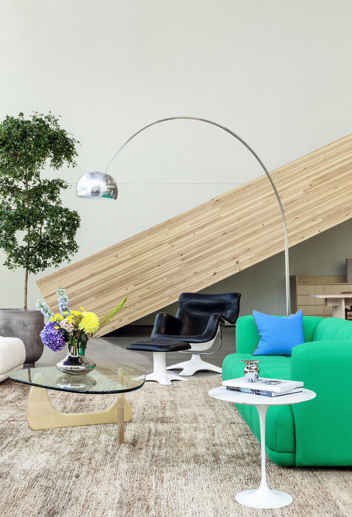 Showroom Knoll White Stone Vitra Gold Glass Artek Black Glass fibre Textile Flos Silver HAY Blue Cotton Green Beech